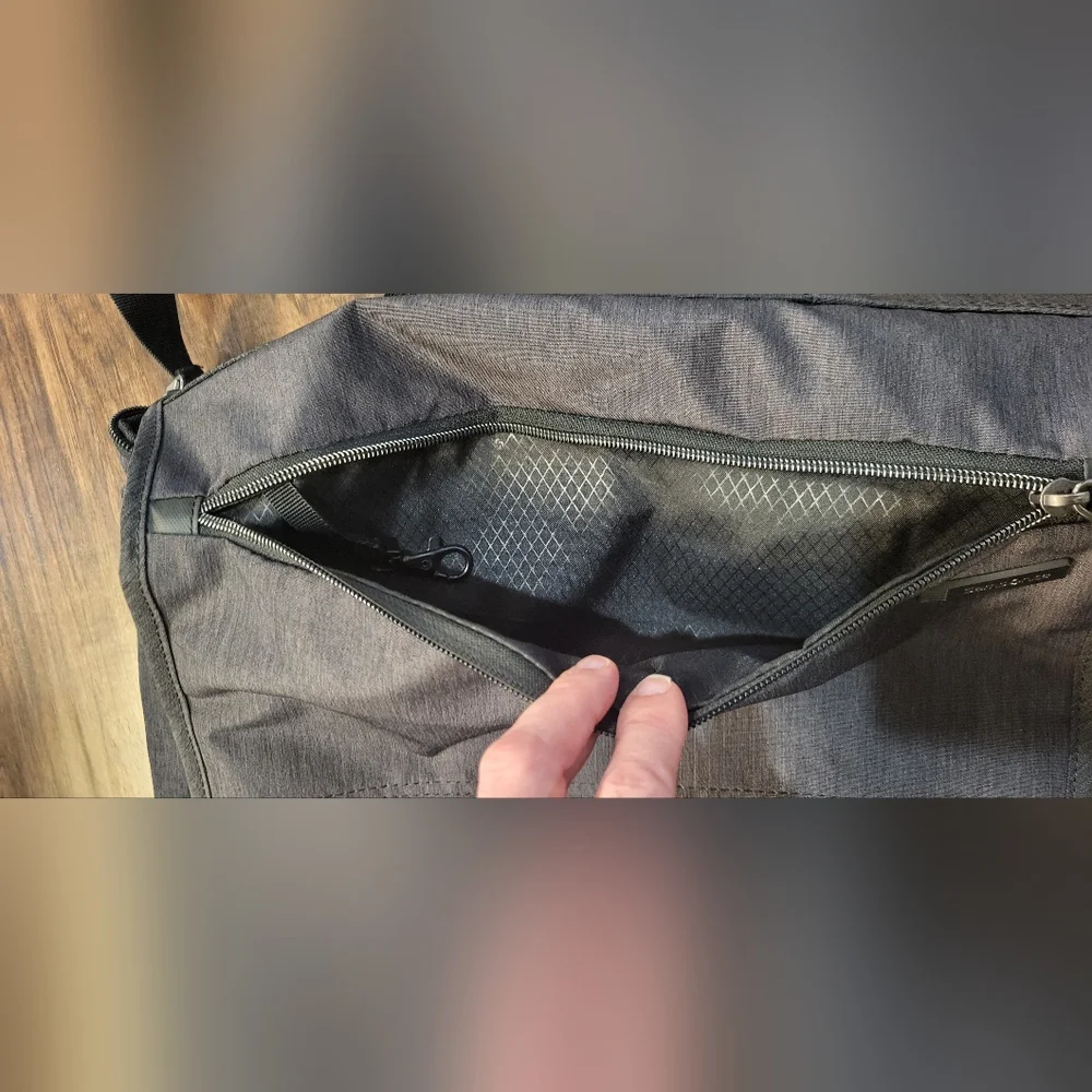Samsonite Modern Utility Laptop Messenger Bag Commuter College Crossbody